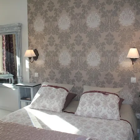 La Grange De La Guesle Bed & Breakfast 3*